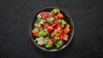 Крудо из тунца, нерки и гребешка