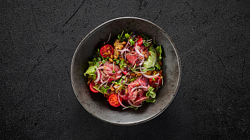 Салат с ростбифом из мраморной говядины